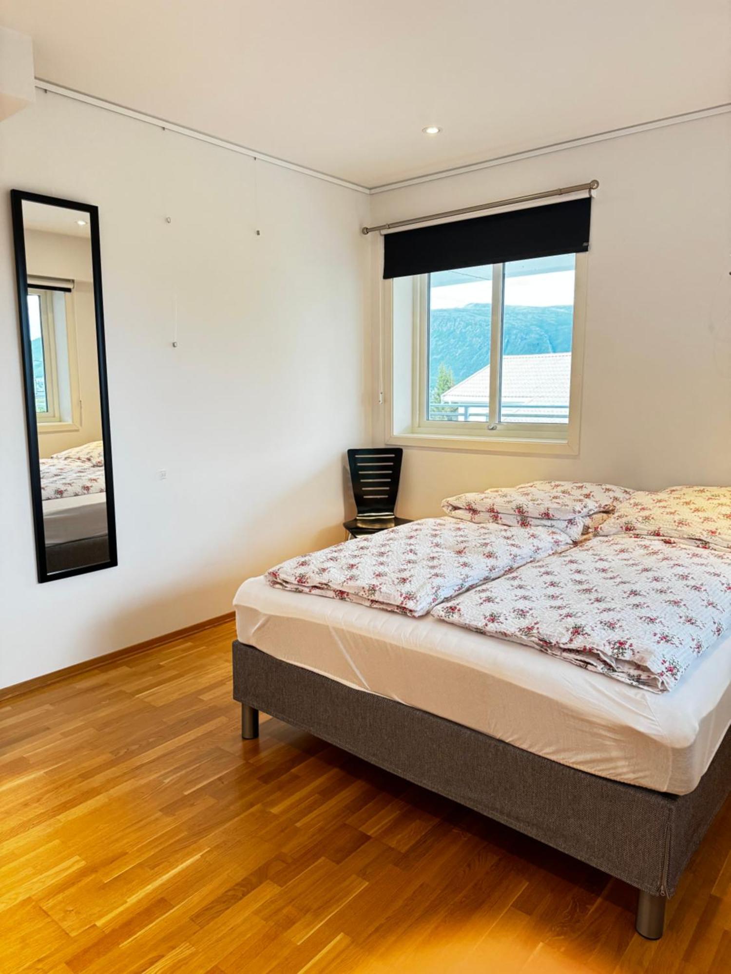 Sentral Leilighet Med Fantastisk Utsikt Tromso Exterior photo